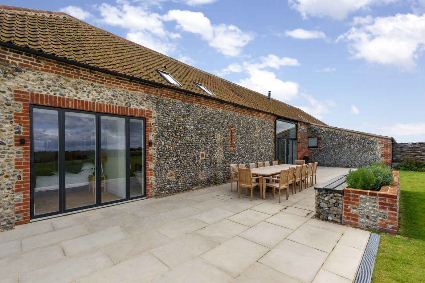 Blue Tile Farm Barn (1773) Norfolk Cottages